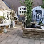 De Vrijheid En De Ruimte In *