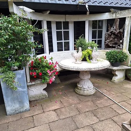 Holiday home De Vrijheid En De Ruimte In Steenbergen *